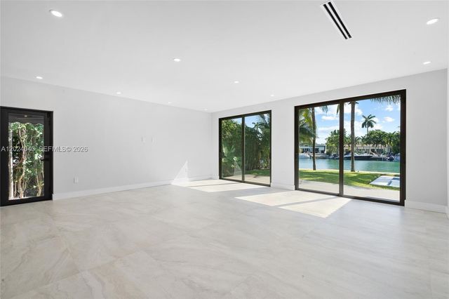 550 S Shore Dr, Miami Beach, FL 33141