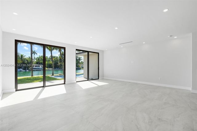 550 S Shore Dr, Miami Beach, FL 33141