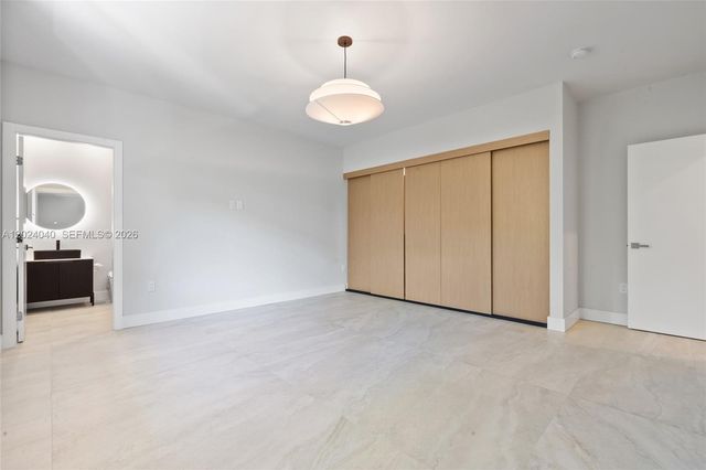 550 S Shore Dr, Miami Beach, FL 33141