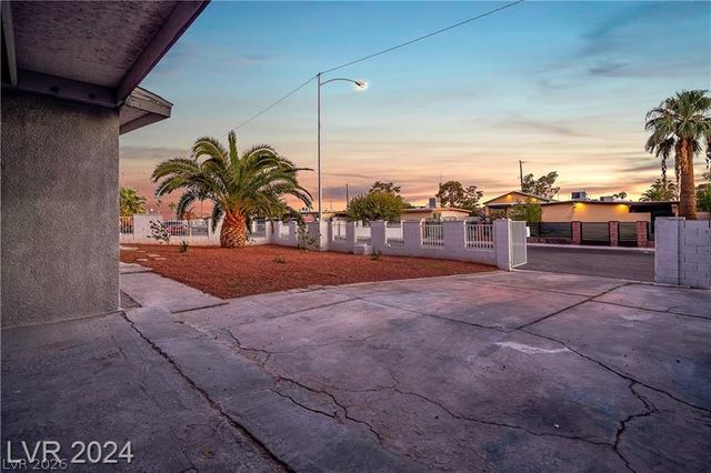 1660 Capistrano Avenue, Las Vegas, NV 89169