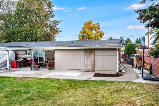 1024 21st Street NW, Puyallup, WA 98371