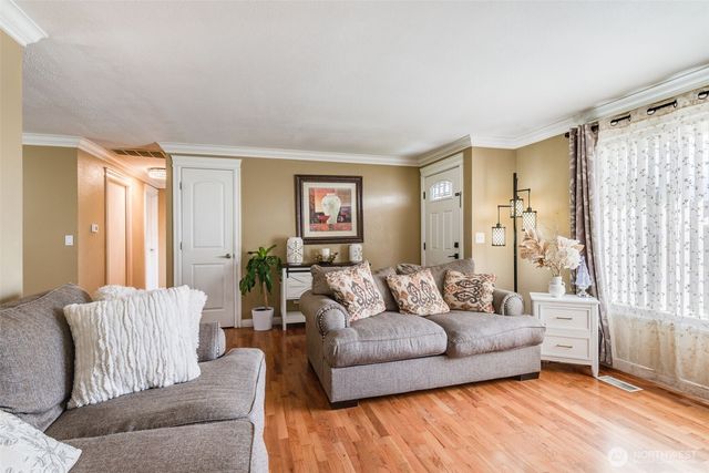 1024 21st Street NW, Puyallup, WA 98371