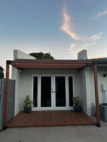 2349 N 37th Ave, Hollywood, FL 33021