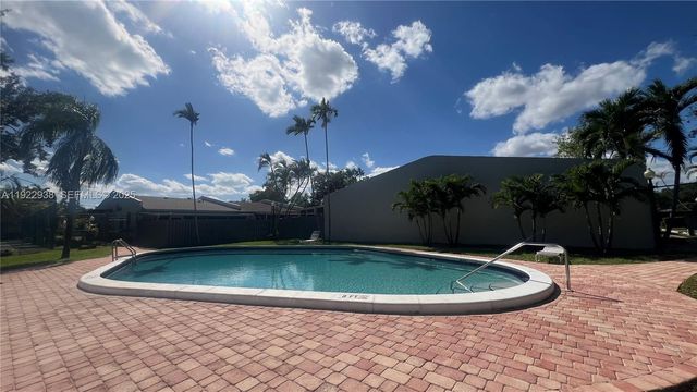 2349 N 37th Ave, Hollywood, FL 33021