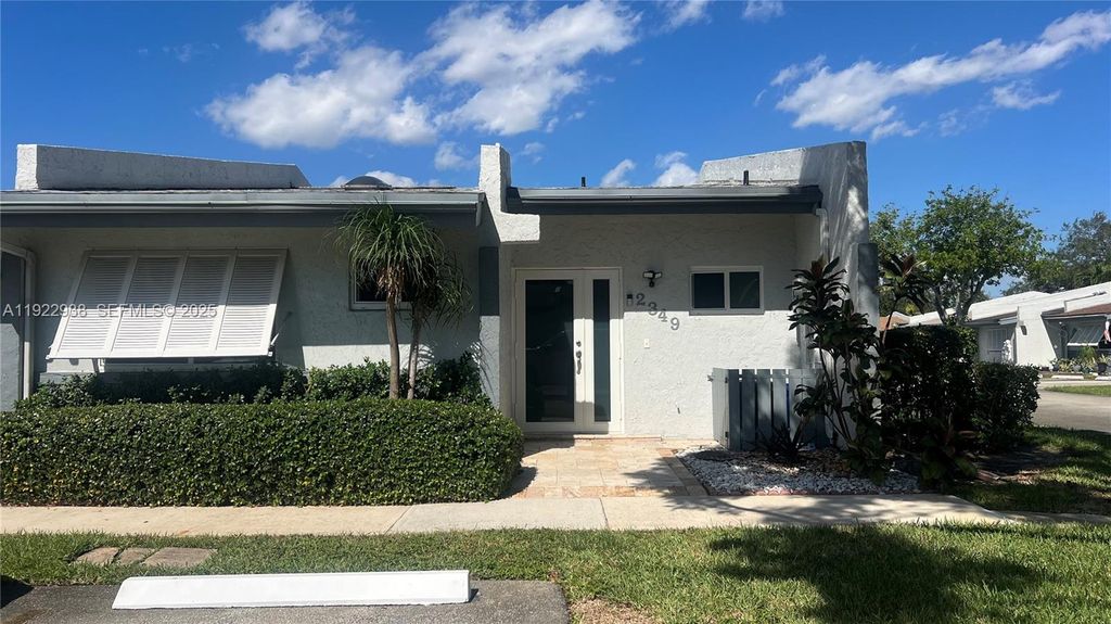 2349 N 37th Ave, Hollywood, FL 33021