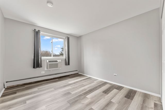 1500 Robin Circle 203, Hoffman Estates, IL 60169