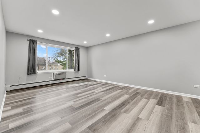 1500 Robin Circle 203, Hoffman Estates, IL 60169