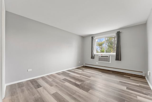 1500 Robin Circle 203, Hoffman Estates, IL 60169