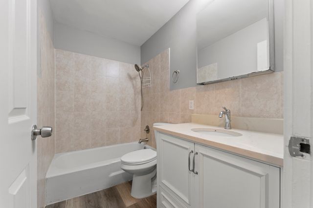 1500 Robin Circle 203, Hoffman Estates, IL 60169