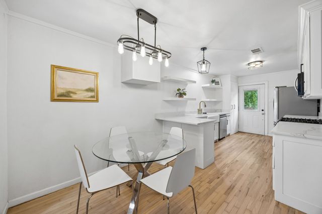 3102 W Jefferson Boulevard, Dallas, TX 75211
