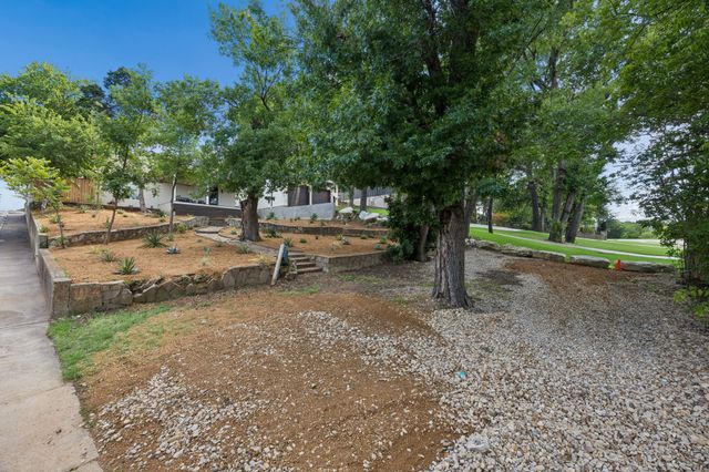 3102 W Jefferson Boulevard, Dallas, TX 75211