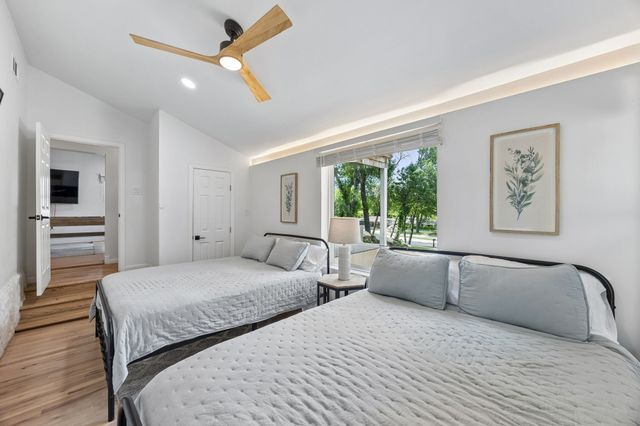 3102 W Jefferson Boulevard, Dallas, TX 75211