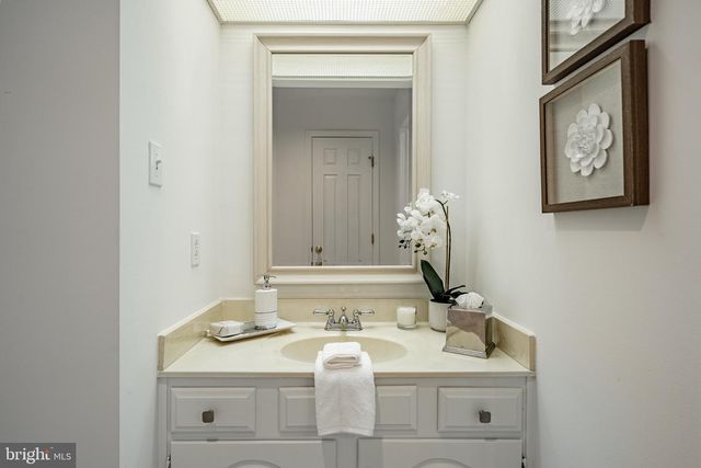 6 WINGSTONE LN, Devon, PA 19333