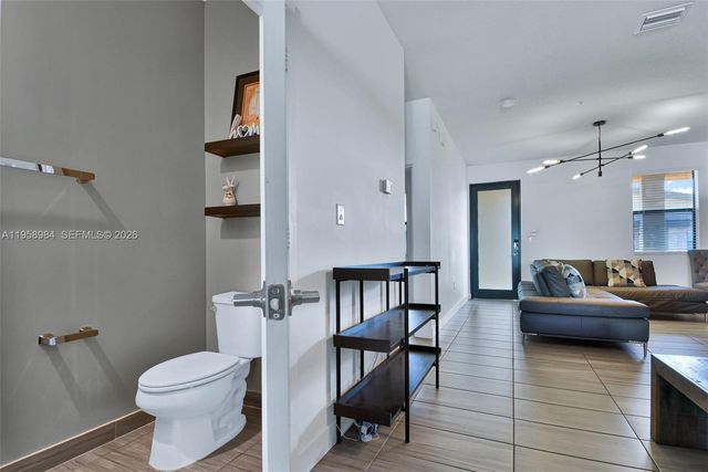 7865 NW 104th Ave 32, Doral, FL 33178