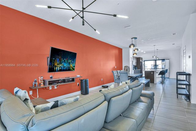 7865 NW 104th Ave 32, Doral, FL 33178