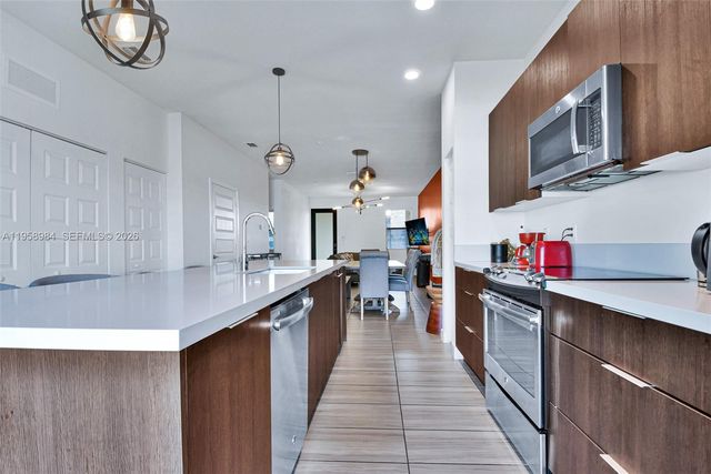 7865 NW 104th Ave 32, Doral, FL 33178