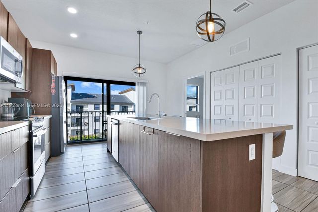 7865 NW 104th Ave 32, Doral, FL 33178