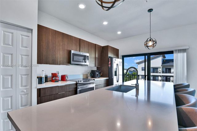 7865 NW 104th Ave 32, Doral, FL 33178