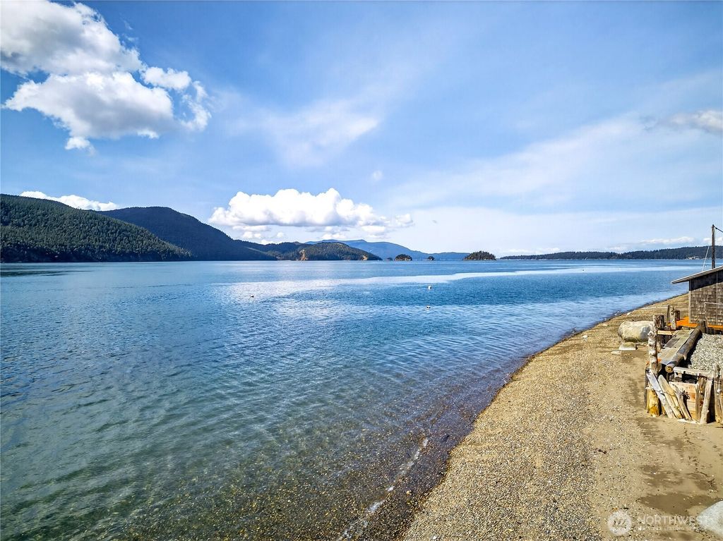 5132 West Shore Road, Anacortes, WA 98221