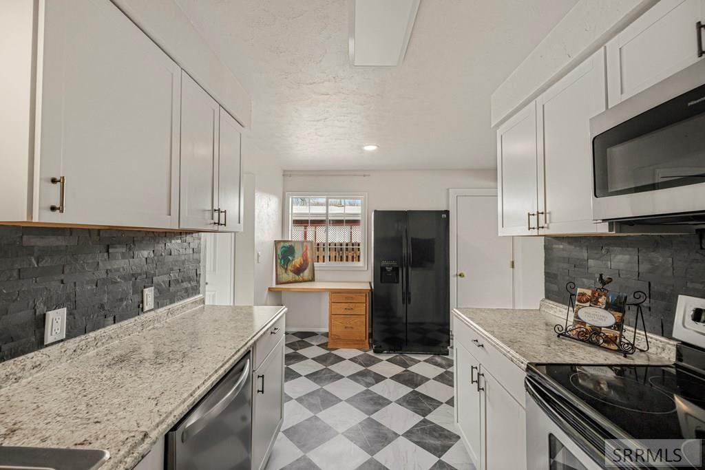 Image 10 of property listing at 1219 10th Street, Idaho Falls, ID 83404