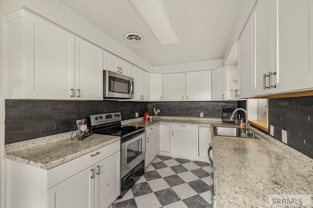 Image 8 of property listing at 1219 10th Street, Idaho Falls, ID 83404