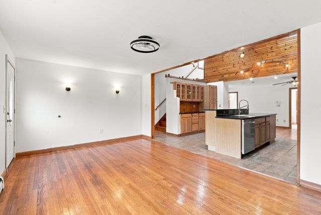 45 Campbell Dr, Easthampton, MA 01027