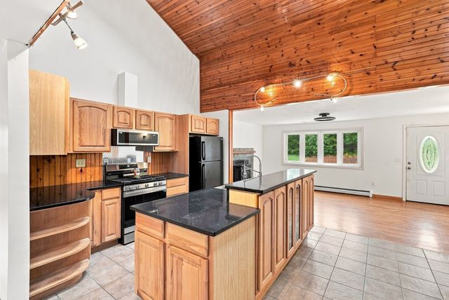45 Campbell Dr, Easthampton, MA 01027