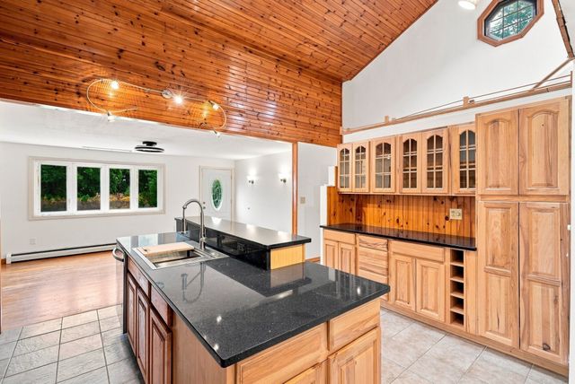 45 Campbell Dr, Easthampton, MA 01027