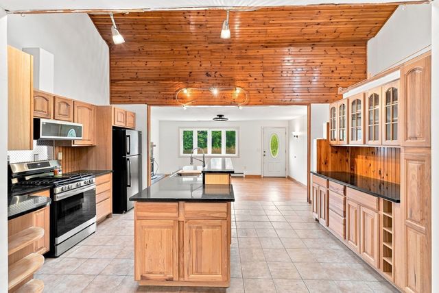 45 Campbell Dr, Easthampton, MA 01027