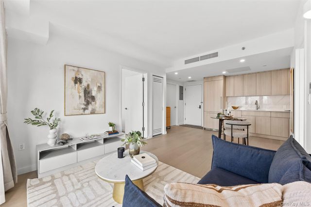 33-71 Prince St 7E, Flushing, NY 11354