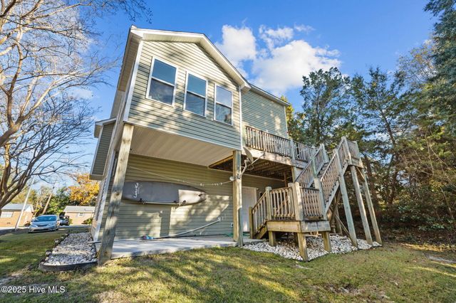 313 Loblolly Street, Emerald Isle, NC 28594