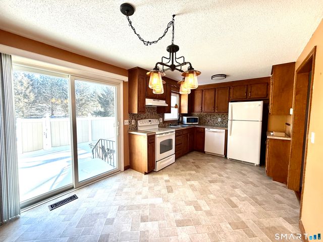 2 Saint Marc Circle I, South Windsor, CT 06074