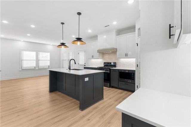 6910 SW Orange Avenue, Bentonville, AR 72713