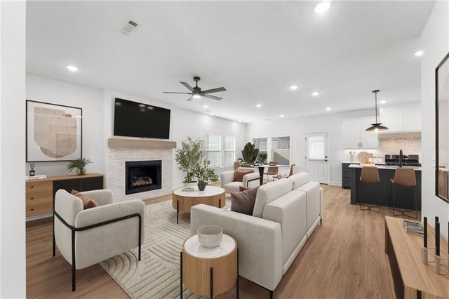 6910 SW Orange Avenue, Bentonville, AR 72713