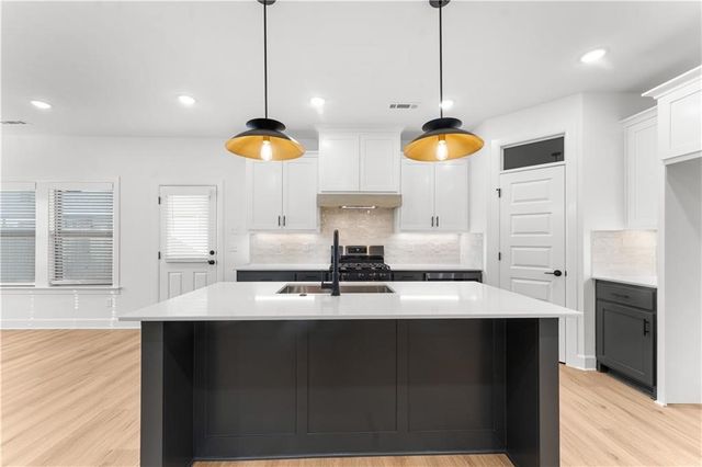 6910 SW Orange Avenue, Bentonville, AR 72713