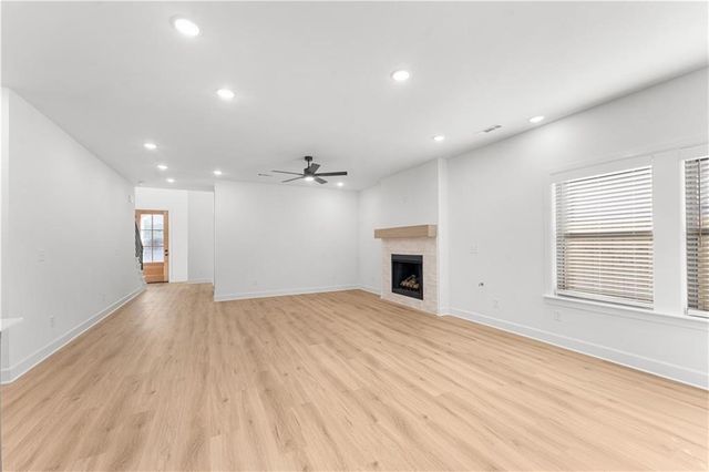 6910 SW Orange Avenue, Bentonville, AR 72713