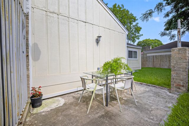 11562 Bellspring Drive, Houston, TX 77072