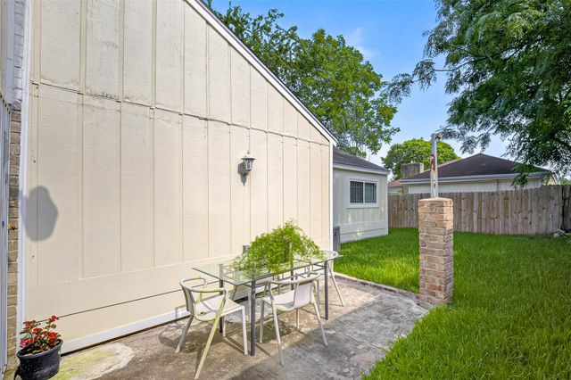 11562 Bellspring Drive, Houston, TX 77072