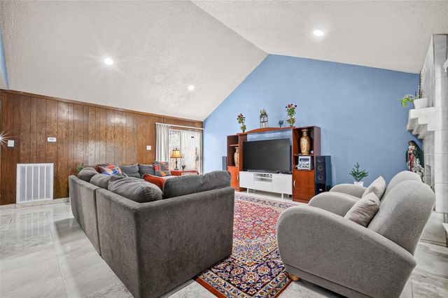 11562 Bellspring Drive, Houston, TX 77072