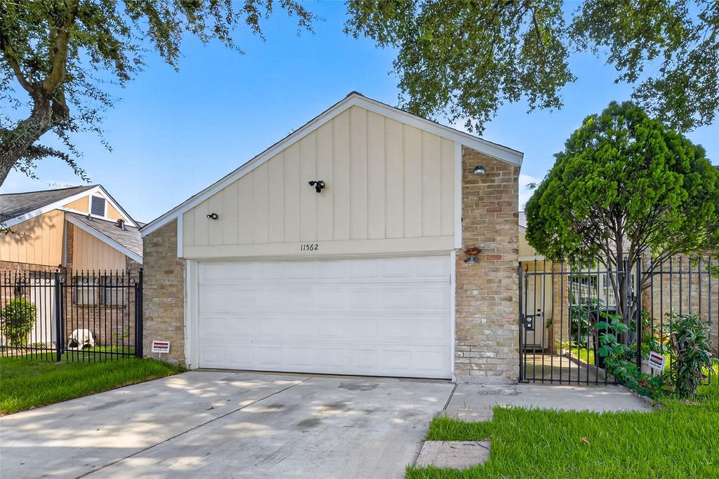 11562 Bellspring Drive, Houston, TX 77072