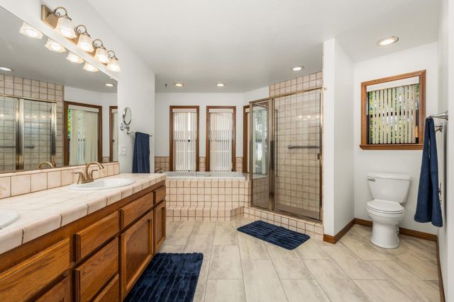 17608 Lake Forest Dr, Penn Valley, CA 95946