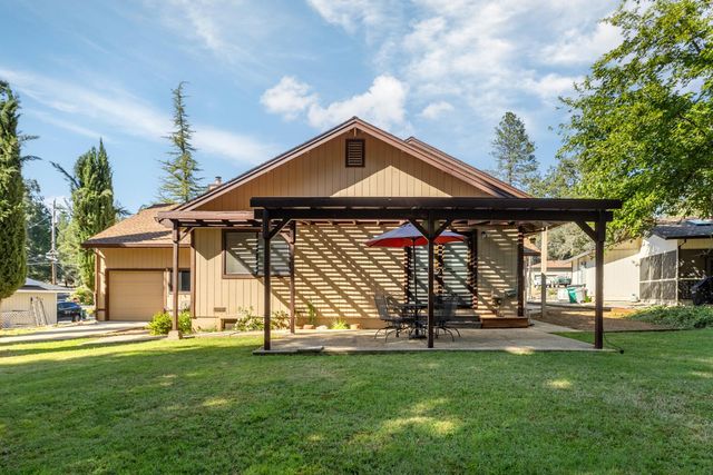 17608 Lake Forest Dr, Penn Valley, CA 95946