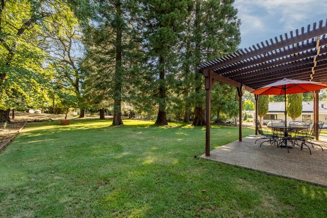 17608 Lake Forest Dr, Penn Valley, CA 95946