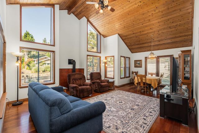 17608 Lake Forest Dr, Penn Valley, CA 95946