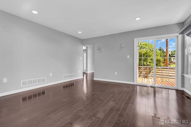 8 Pine Valley Lane, Monroe, NJ 08831