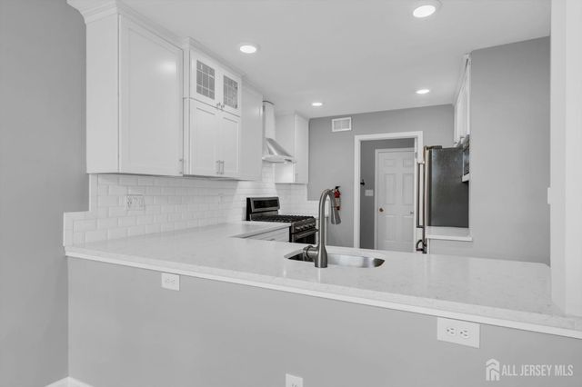 8 Pine Valley Lane, Monroe, NJ 08831