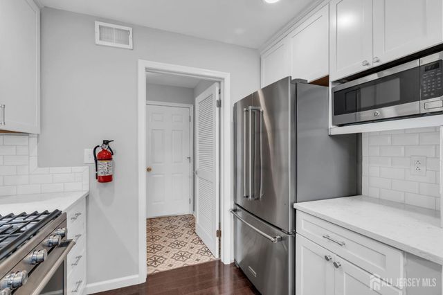8 Pine Valley Lane, Monroe, NJ 08831