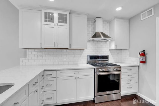 8 Pine Valley Lane, Monroe, NJ 08831
