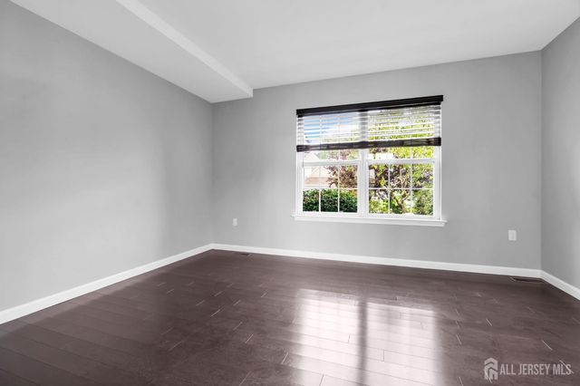 8 Pine Valley Lane, Monroe, NJ 08831