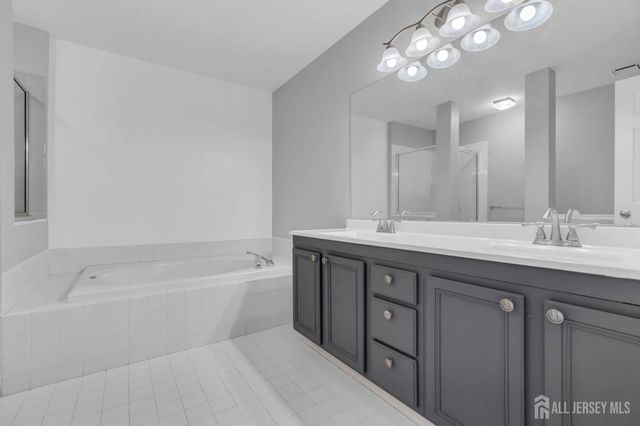 8 Pine Valley Lane, Monroe, NJ 08831